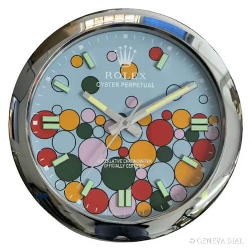ساعة حائط فاخرة GENEVA DIAL مقاس 40 سم بطراز Oyster Perpetual Wall Clock – Bright Blue Sunburst Dial، ميناء أزرق، علبة من الفولاذ المقاوم للصدأ 304L، زجاج معدني، عدسة مكبرة للتاريخ
